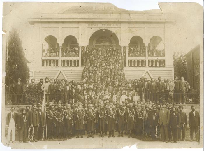 [Group in front of 2nd Avenue Temple, Vancouver, with men in military dress]