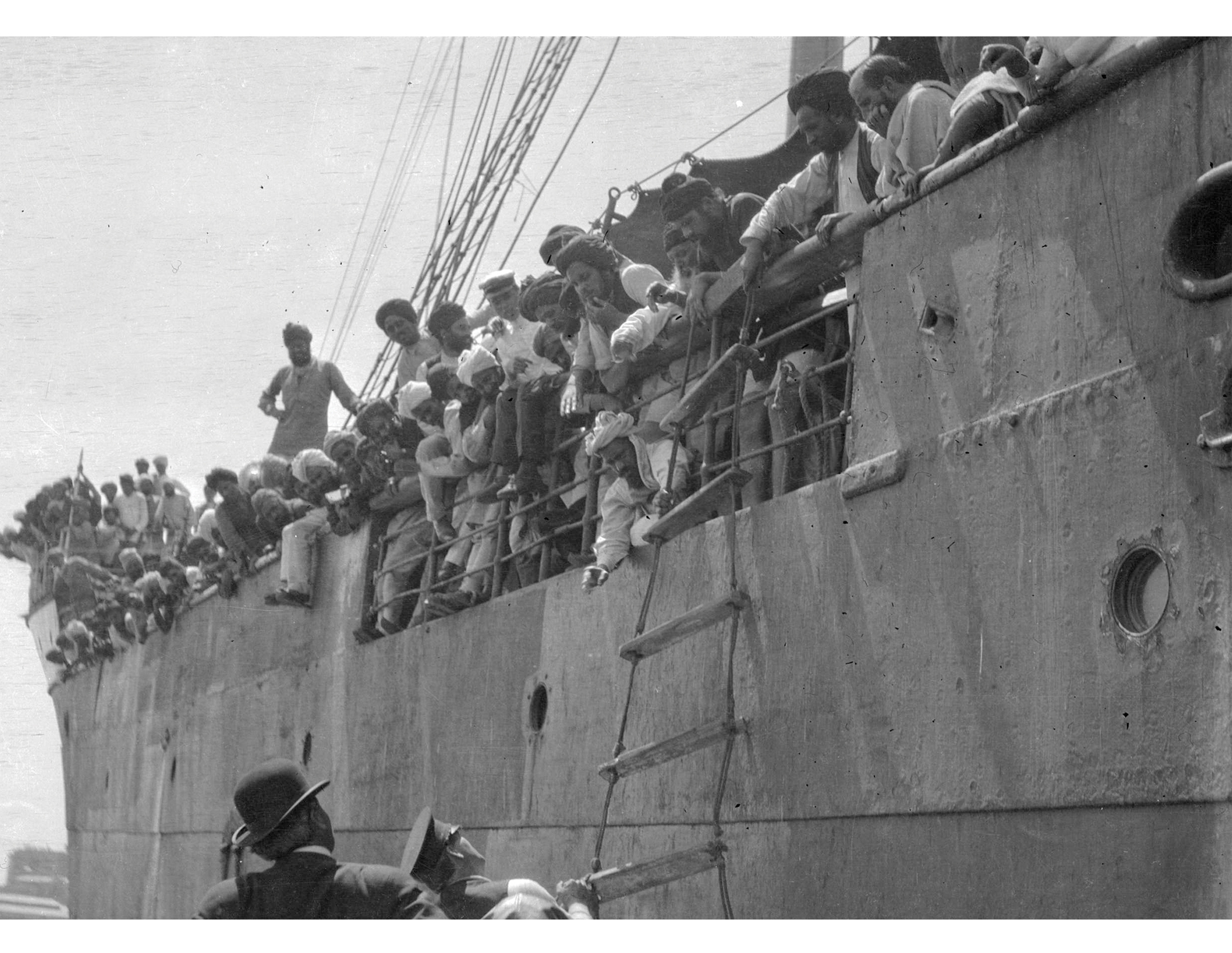 Crowd hanging off the 
Komagata Maru ship, 1914