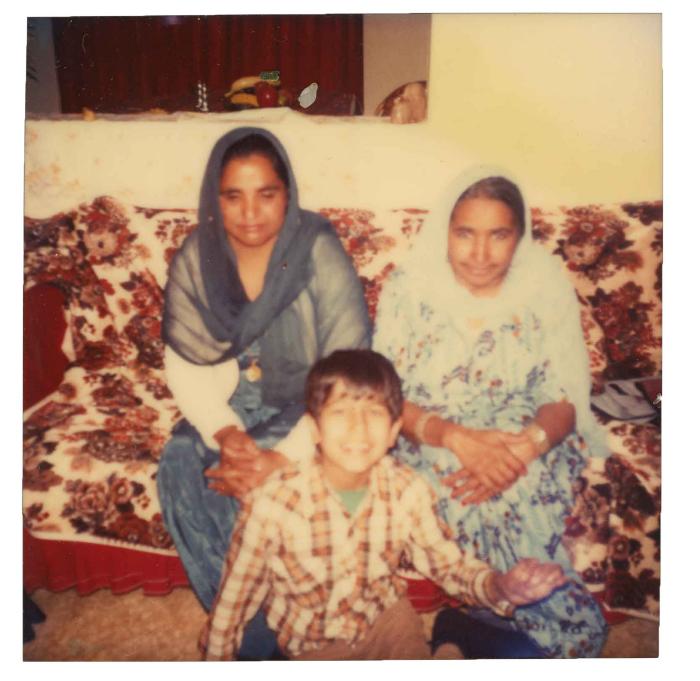 [Photo of Surjit Kaur sitting with family memebrs]