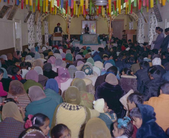 [Photo of Sri Guru Granth Sahib]