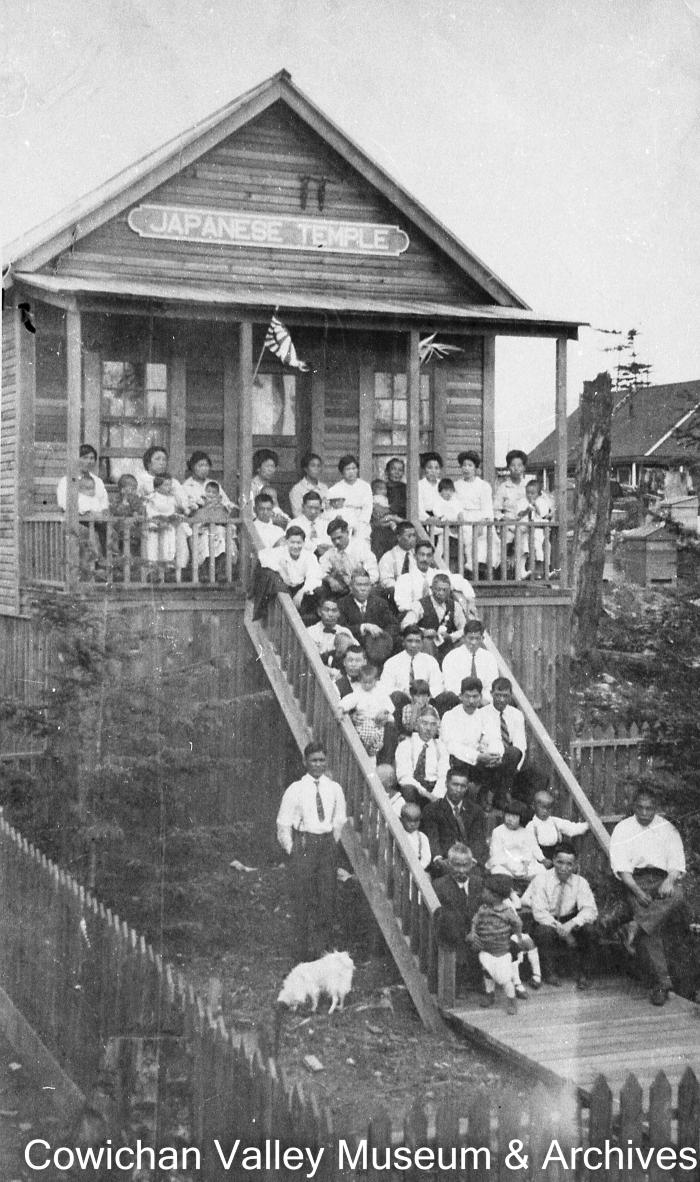 [Unidentified group of people outside Japanese Temple]