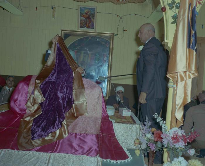 [Photo of Sri Guru Granth Sahib]