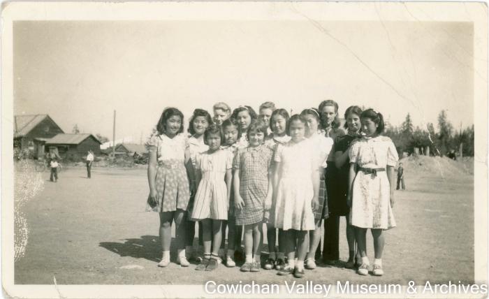 Paldi school children with houses in background