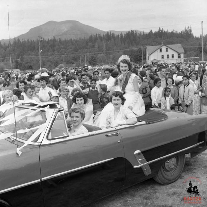 [Group photo of the 1954 Lady of the Lake and attendants in a car, Lake Cowichan]