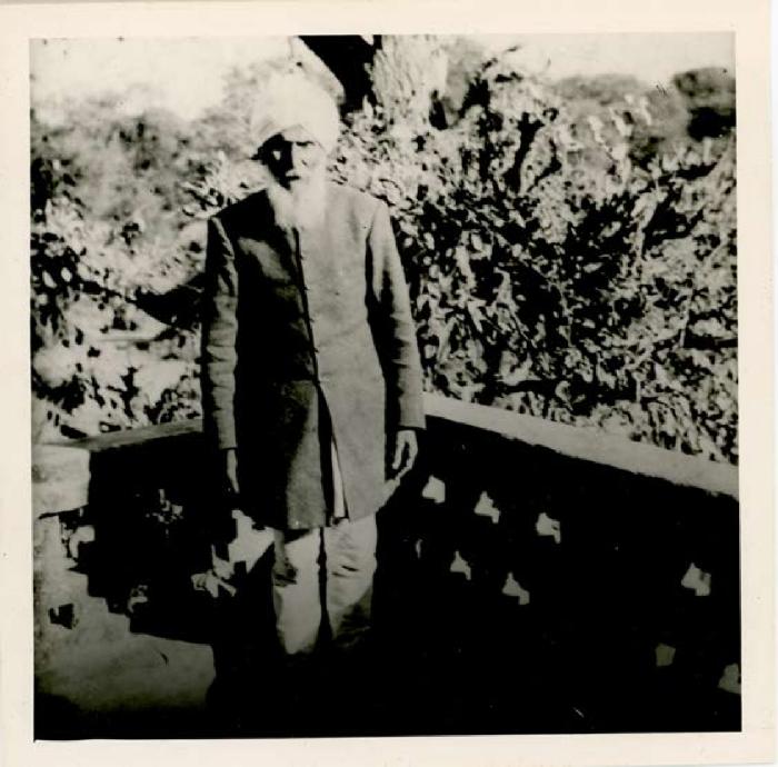 2023_024_01_023.pdf;[Photograph of an unidentified older man]