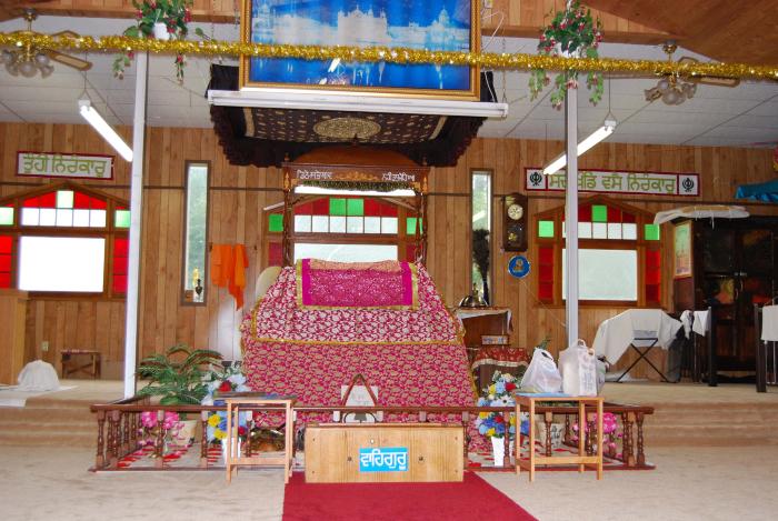 [Photo of Paldi Sikh Temple prayer hall]