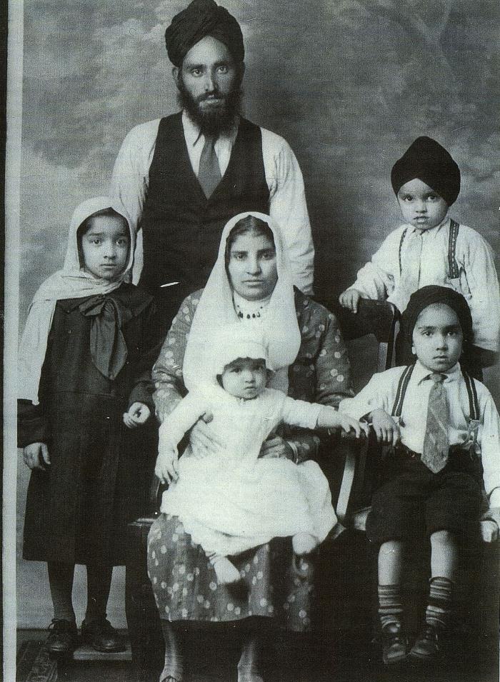 [Group photo of Banga Family]