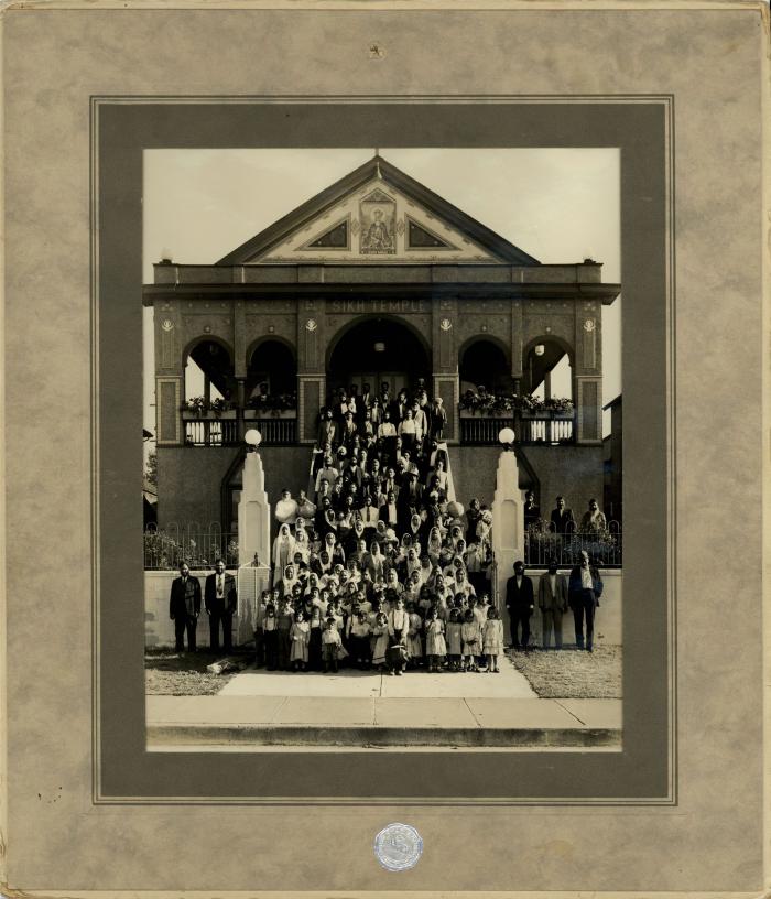 [Group in front of 2nd Avenue Temple, Vancouver]