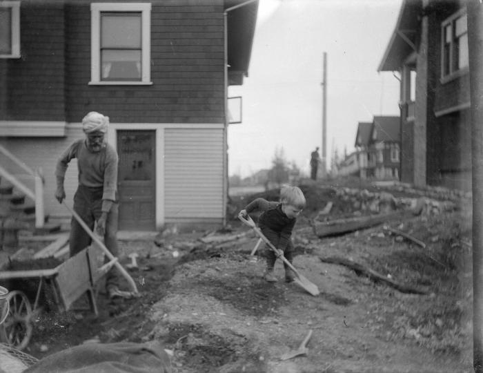 [Jack Davidson and a labourer in the backyard of 2119 West 42nd Avenue]