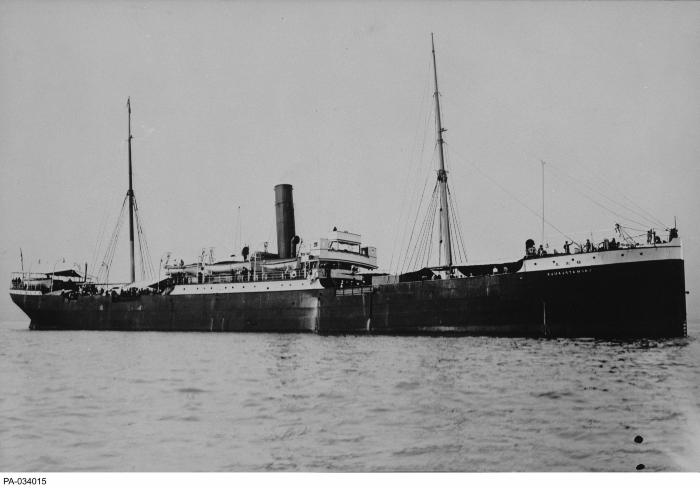 [Sikhs on board the "Komagatamaru", Vancouver, BC]