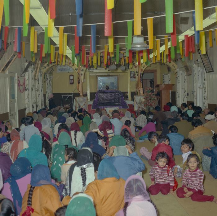 [Photo of wedding guests sitting in the Gurdwara]