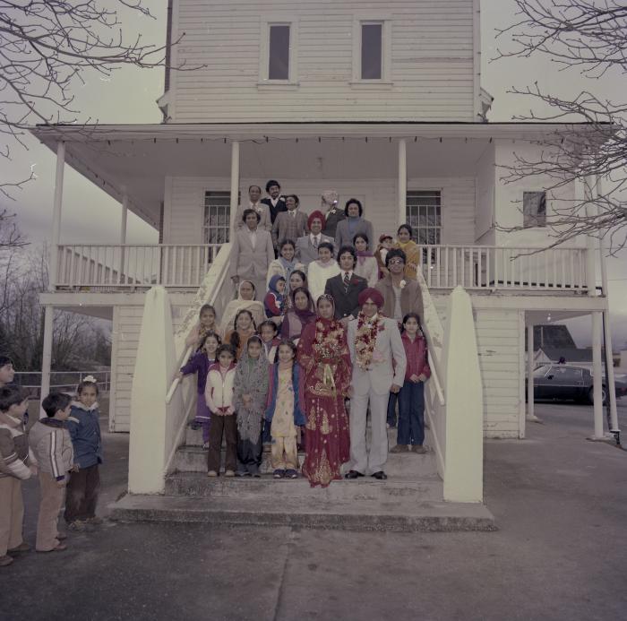 [Group photo of Inderjeet Guran, Basant Brar and wedding guests on the Gurdwara steps]