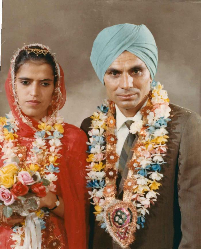 [Group portrait of an unidentified bride and an unidentified groom]