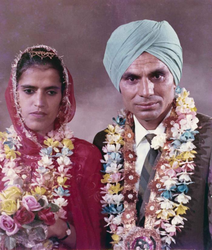 [Group portrait of an unidentified bride and an unidentified groom]