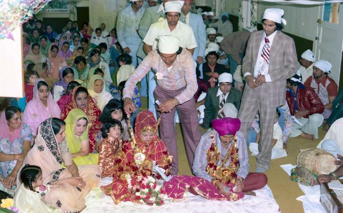 [Group photo of Ajmar Singh Bapari and Sandhu Avdar with wedding guests]