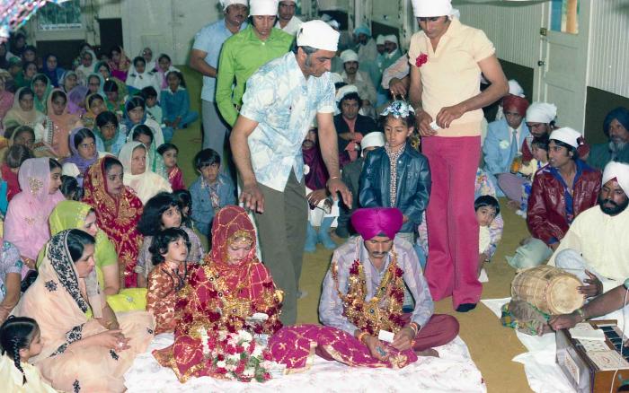 [Group photo of Ajmar Singh Bapari and Sundhu Avdar with wedding guests]