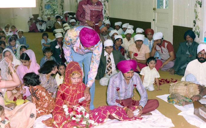 [Group photo of Ajmar Singh Bapari and Sundhu Avdar with wedding guests]