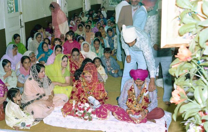 [Group photo of Ajmar Singh Bapari and Sandhu Avdar with wedding guests]