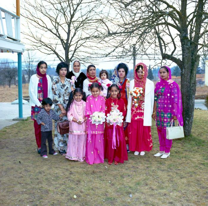 [Group photo of bride and the family members]