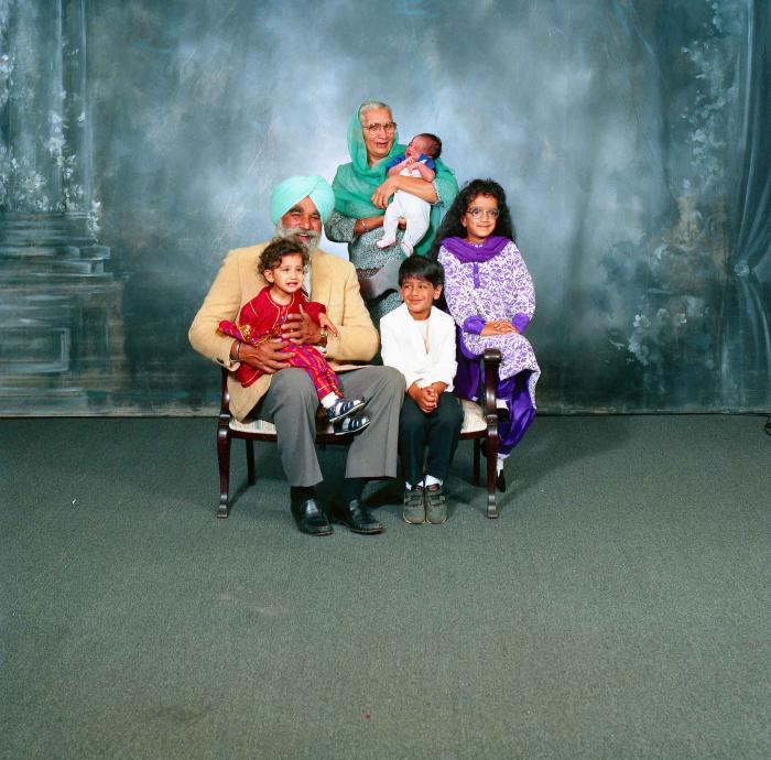 [Group portrait of Bains, Chattar Siingh and Bains, Narajan Kaur and family]