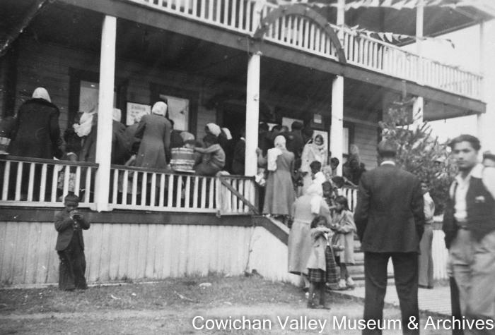 [Unidentified group standing outside of the Sikh Temple]