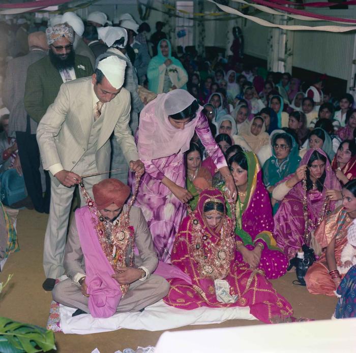 [Group photo of Jagpal Davinder and Manjit Sarowa with wedding guests]