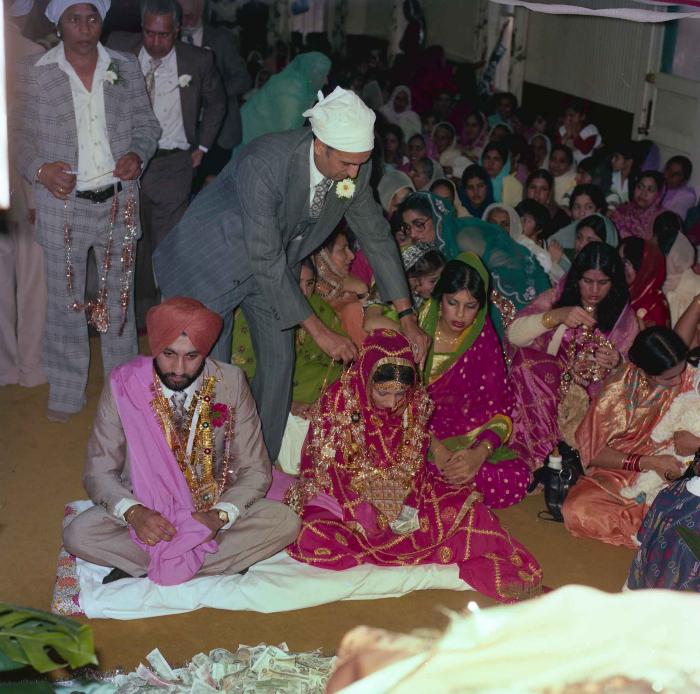 [Group photo of Jagpal Davinder and Manjit Sarowa with wedding guests]