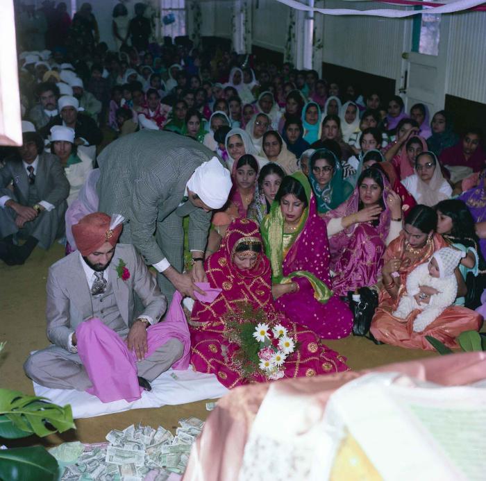 [Group photo of Jagpal Davinder and Manjit Sarowa with wedding guests]
