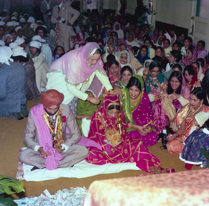 [Group photo of Jagpal Davinder and Manjit Sarowa with wedding guests]