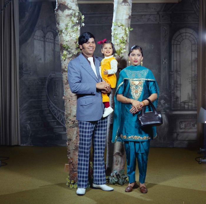 [Group photo of Daljit Dahliwal with his family]