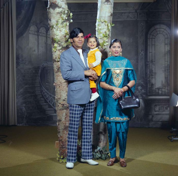 [Group photo of Daljit Dahliwal with his family]
