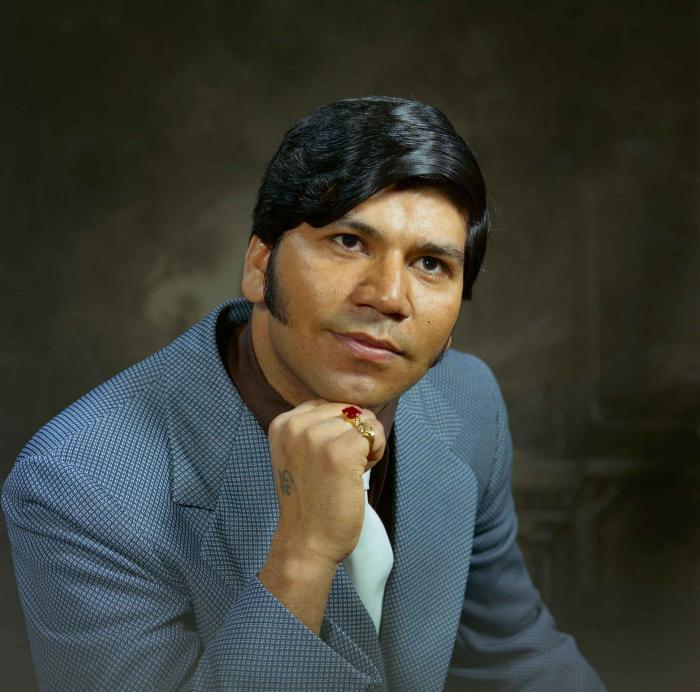 [Group photo of Daljit Dahliwal with his family]