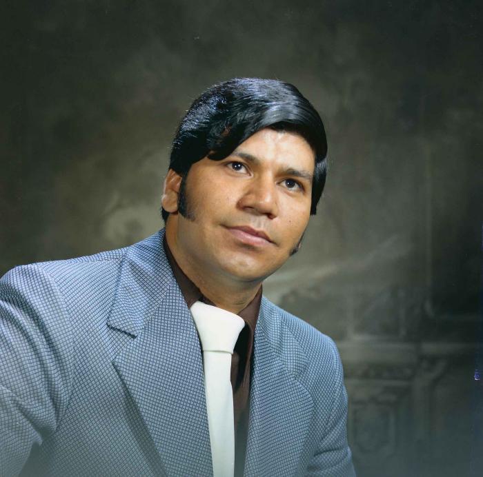 [Group photo of Daljit Dahliwal with his family]