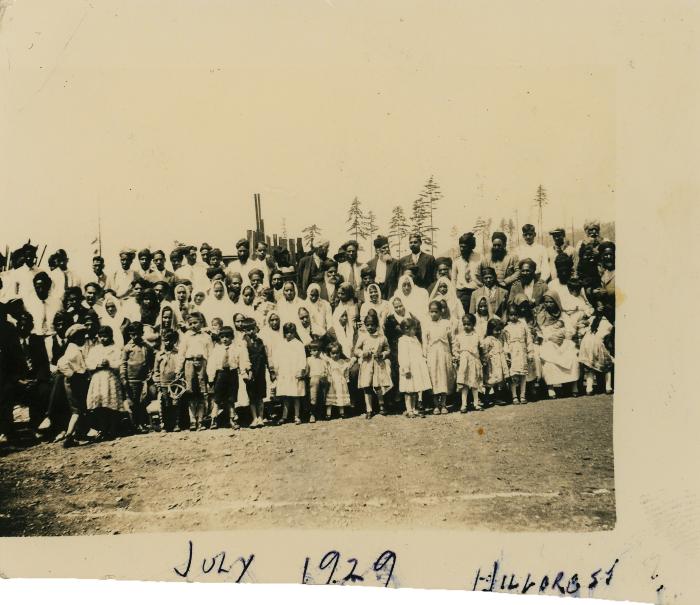 [Group photo of men, women and children in Hillcrest]