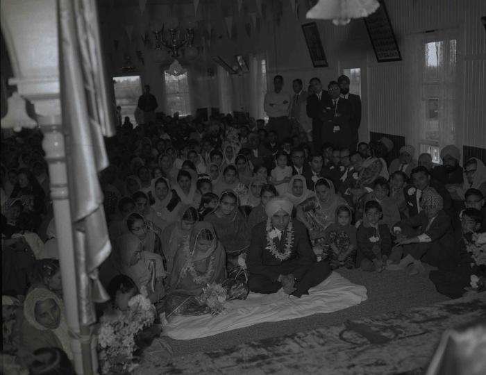 [Group photo of the Gill couple with family members in the Gurdwara]