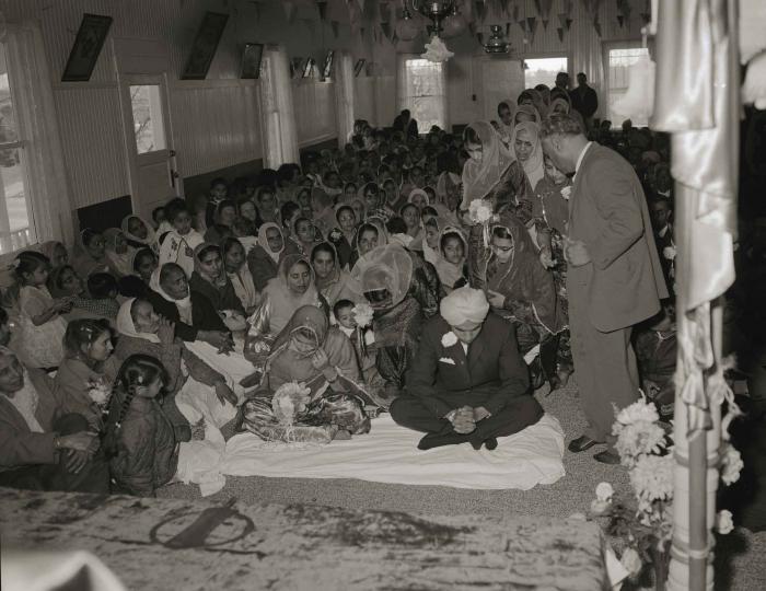 [Group photo of the Gill couple with family members in the Gurdwara]