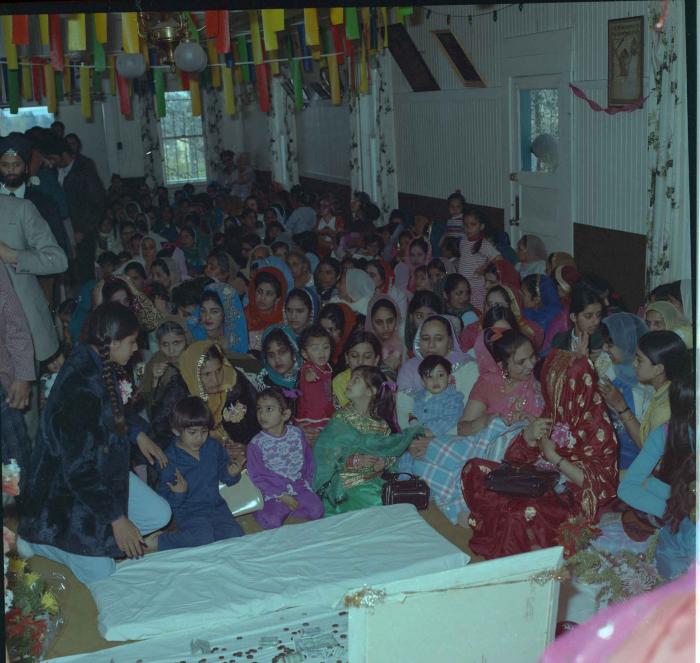 [Group photo of the family members of the couple]