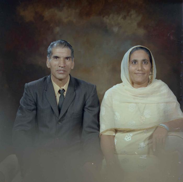 [Photo of the wedding guests of Harcharn Gill and Barbinder Gill]