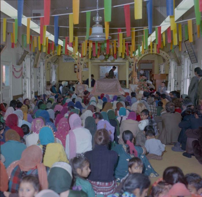 [Photo of Sri Guru Granth Sahib]