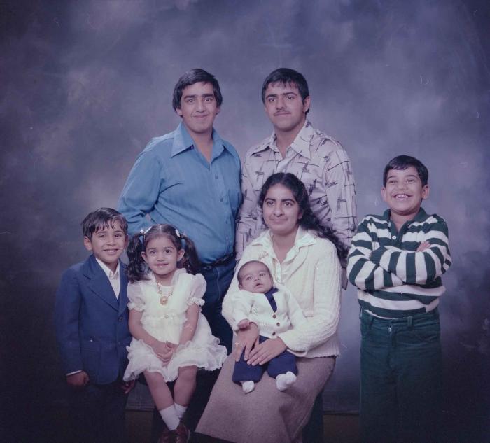 [Group photo of unidentified Kambo family members]