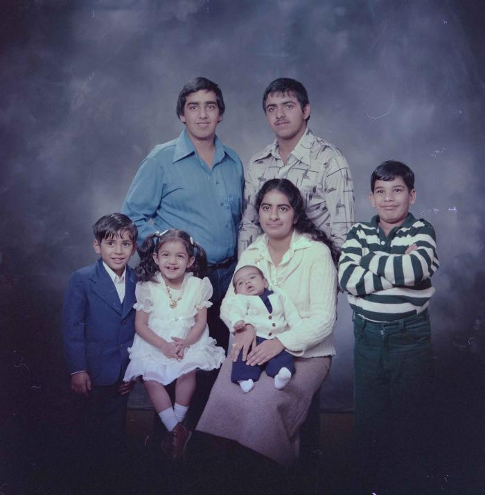[Group photo of unidentified Kambo family members]