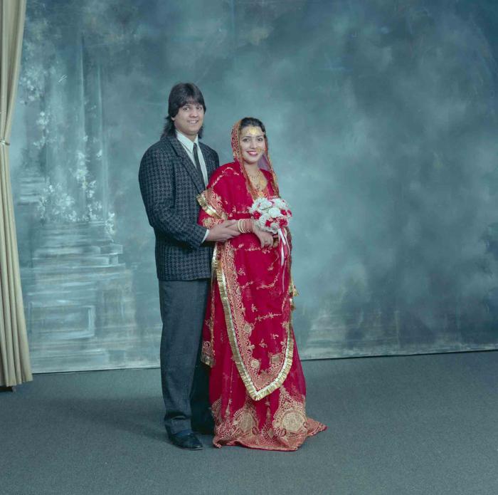 [Photo of Chani Kondolay with an unidentified woman]