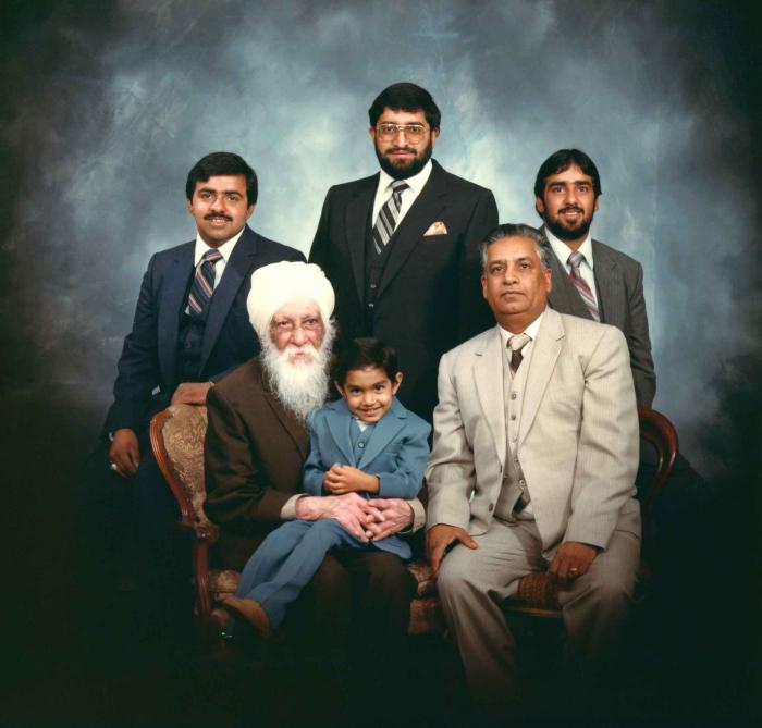 [Group photo of Mukhtiar Nager and family members]