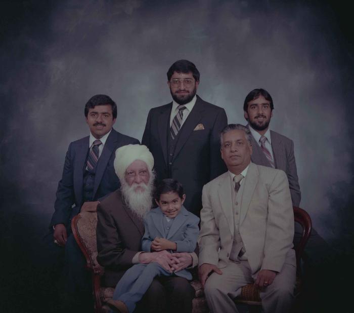 [Group photo of Mukhtiar Nager and family members]
