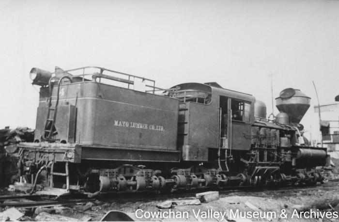 Locomotive with rear light and spark arrestor